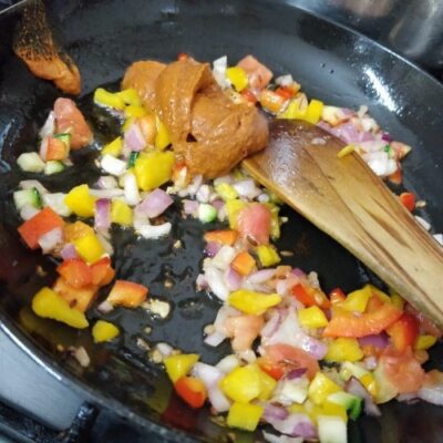 Vegetarian Keema Paratha: A Hearty & Flavorful Flatbread - Plattershare - Recipes, food stories and food lovers Vegetarian Keema Paratha: A Hearty & Flavorful Flatbread - Plattershare - Recipes, food stories and food lovers