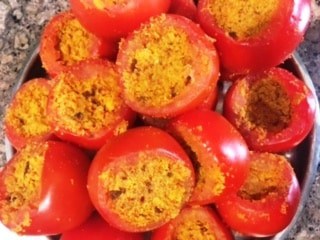 Vegan Stuffed Tomatoes With Lentils - Plattershare - Recipes, food stories and food lovers