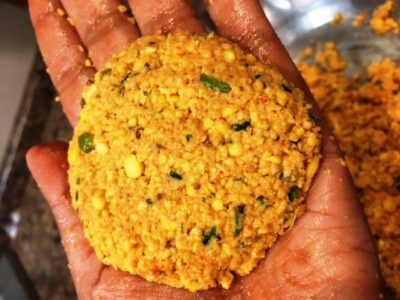Crispy Kalmi Vada: A Two-Stage Fried Lentil Snack - Plattershare - Recipes, food stories and food lovers Crispy Kalmi Vada: A Two-Stage Fried Lentil Snack - Plattershare - Recipes, food stories and food lovers
