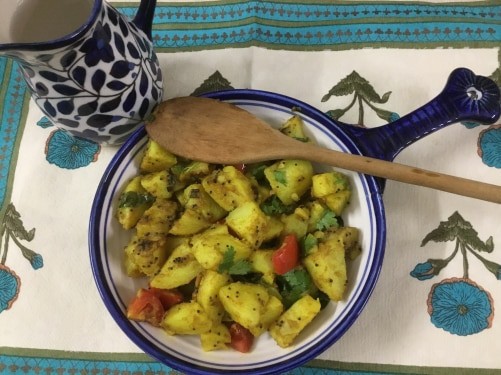 Lasaniya Bataka (Garlicky Potatoes) - Plattershare - Recipes, food stories and food lovers