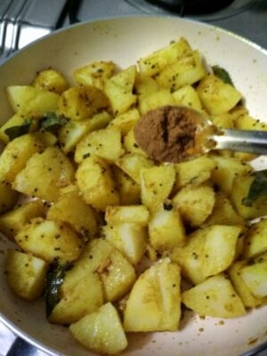 Lasaniya Bataka: Flavorful Garlicky Potatoes with a Touch of Nostalgia - Plattershare - Recipes, food stories and food lovers Lasaniya Bataka: Flavorful Garlicky Potatoes with a Touch of Nostalgia - Plattershare - Recipes, food stories and food lovers