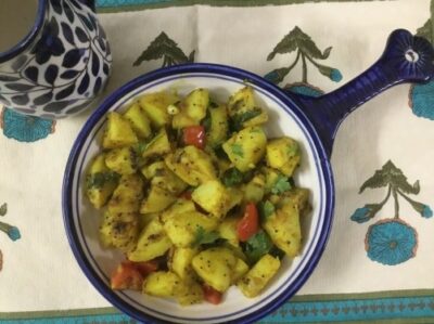 Lasaniya Bataka: Flavorful Garlicky Potatoes with a Touch of Nostalgia - Plattershare - Recipes, food stories and food lovers Lasaniya Bataka: Flavorful Garlicky Potatoes with a Touch of Nostalgia - Plattershare - Recipes, food stories and food lovers