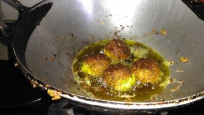 Gulab Jamun Kofta Curry: A Sweet and Savory Indian Fusion - Plattershare - Recipes, food stories and food lovers Gulab Jamun Kofta Curry: A Sweet and Savory Indian Fusion - Plattershare - Recipes, food stories and food lovers