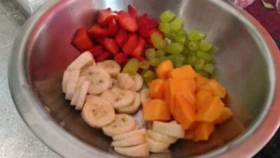 Easy Creamy Fruit Salad: A Refreshing Summer Dessert - Plattershare - Recipes, food stories and food lovers Easy Creamy Fruit Salad: A Refreshing Summer Dessert - Plattershare - Recipes, food stories and food lovers