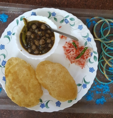 Chhole Bhature - Plattershare - Recipes, Food Stories And Food Enthusiasts