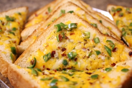 Cheese Chilli Toast - Plattershare - Recipes, Food Stories And Food Enthusiasts