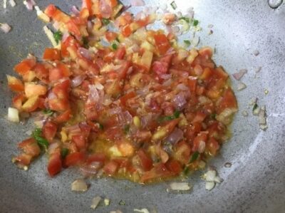 Spicy Chatpata Masala Pav: A Mumbai Street Food Sensation - Plattershare - Recipes, food stories and food lovers Spicy Chatpata Masala Pav: A Mumbai Street Food Sensation - Plattershare - Recipes, food stories and food lovers
