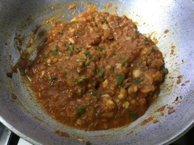 Spicy Chatpata Masala Pav: A Mumbai Street Food Sensation - Plattershare - Recipes, food stories and food lovers Spicy Chatpata Masala Pav: A Mumbai Street Food Sensation - Plattershare - Recipes, food stories and food lovers
