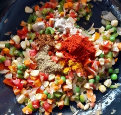 Street-Style Tadka Maggi: Elevate Your Instant Noodles - Plattershare - Recipes, food stories and food lovers Street-Style Tadka Maggi: Elevate Your Instant Noodles - Plattershare - Recipes, food stories and food lovers