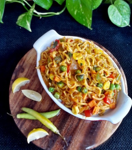 Street Style Tadka Maggi - Plattershare - Recipes, food stories and food lovers