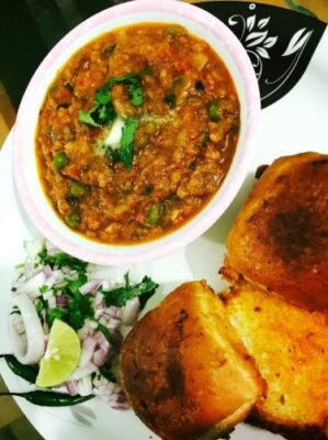 Batata Vada Pav, The Indian Burger - Plattershare - Recipes, Food Stories And Food Enthusiasts