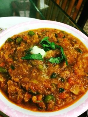 Authentic Mumbai Pav Bhaji: A Vibrant Vegetarian Street Food Feast - Plattershare - Recipes, food stories and food lovers Authentic Mumbai Pav Bhaji: A Vibrant Vegetarian Street Food Feast - Plattershare - Recipes, food stories and food lovers
