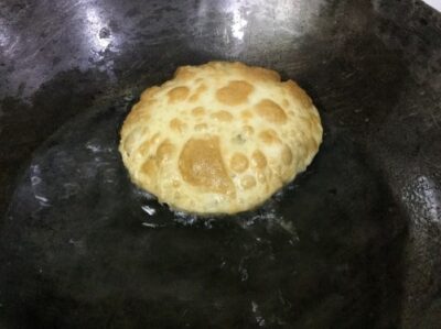 Crispy Biscuit Rotti (Mangalore Kachori): A Savory South Indian Snack - Plattershare - Recipes, food stories and food lovers Crispy Biscuit Rotti (Mangalore Kachori): A Savory South Indian Snack - Plattershare - Recipes, food stories and food lovers