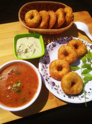 Medu Vada - Crispy, Tasty and Protein Rich - Plattershare - Recipes, food stories and food lovers