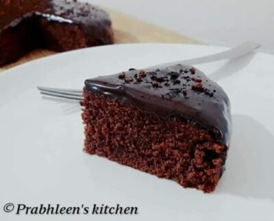 Decadent Eggless Chocolate Cake with Silky Ganache - Plattershare - Recipes, food stories and food lovers Decadent Eggless Chocolate Cake with Silky Ganache - Plattershare - Recipes, food stories and food lovers