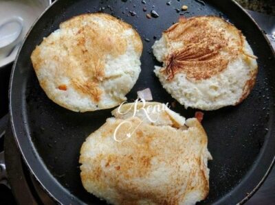Cheesy Onion Tomato Uttapam: A South Indian Delight - Plattershare - Recipes, food stories and food lovers Cheesy Onion Tomato Uttapam: A South Indian Delight - Plattershare - Recipes, food stories and food lovers