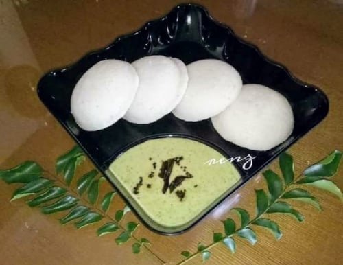 Fluffy Idlis With Coconut Chatni - Plattershare - Recipes, food stories and food lovers