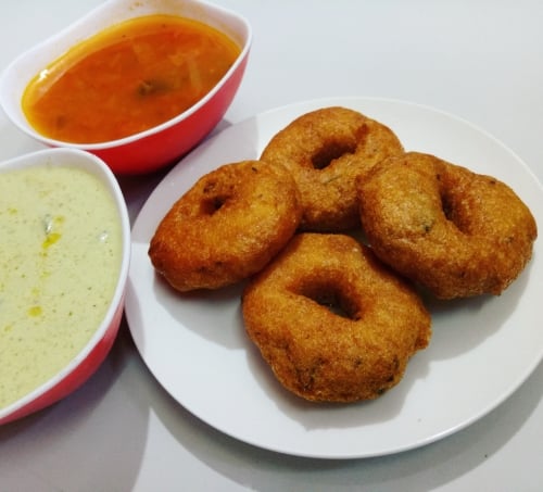 Medu Vada - Crispy, Fluffy and Delicious - Plattershare - Recipes, food stories and food lovers