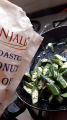 Vendakai Mor Kuzhambu: Tangy Okra in Coconut-Infused Yogurt Sauce - Plattershare - Recipes, food stories and food lovers Vendakai Mor Kuzhambu: Tangy Okra in Coconut-Infused Yogurt Sauce - Plattershare - Recipes, food stories and food lovers