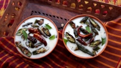 Vendakai Mor Kuzhambu: Tangy Okra in Coconut-Infused Yogurt Sauce - Plattershare - Recipes, food stories and food lovers Vendakai Mor Kuzhambu: Tangy Okra in Coconut-Infused Yogurt Sauce - Plattershare - Recipes, food stories and food lovers