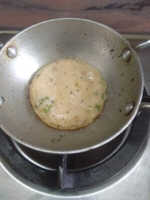 Crispy Tadka Pan Idli: A Flavorful Twist on a South Indian Classic - Plattershare - Recipes, food stories and food lovers Crispy Tadka Pan Idli: A Flavorful Twist on a South Indian Classic - Plattershare - Recipes, food stories and food lovers