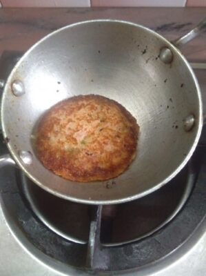 Crispy Tadka Pan Idli: A Flavorful Twist on a South Indian Classic - Plattershare - Recipes, food stories and food lovers Crispy Tadka Pan Idli: A Flavorful Twist on a South Indian Classic - Plattershare - Recipes, food stories and food lovers