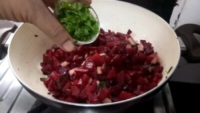 Vibrant Beetroot Poriyal: A South Indian Delight - Plattershare - Recipes, food stories and food lovers Vibrant Beetroot Poriyal: A South Indian Delight - Plattershare - Recipes, food stories and food lovers
