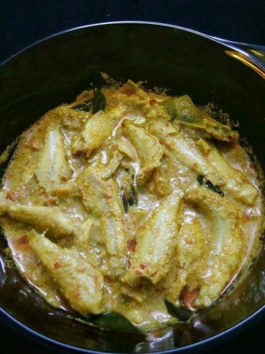 Nethili Meen Kulambu - Plattershare - Recipes, food stories and food lovers