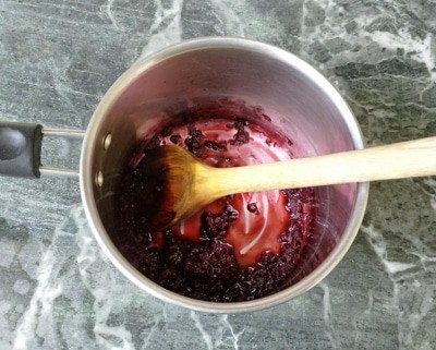 Light & Creamy Yogurt Panna Cotta with Fresh Cherry Sauce - Plattershare - Recipes, food stories and food lovers Light & Creamy Yogurt Panna Cotta with Fresh Cherry Sauce - Plattershare - Recipes, food stories and food lovers