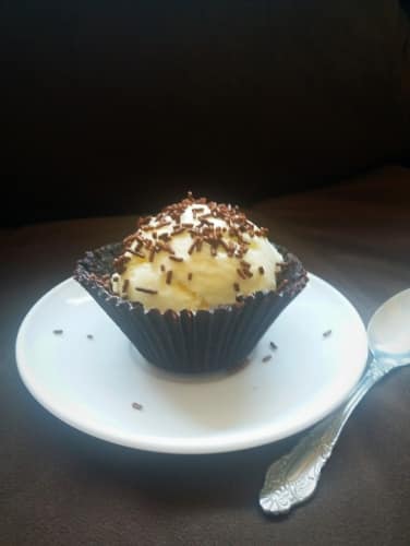 Edible Chocolate Cup With Vanilla Ice Cream - Plattershare - Recipes, food stories and food lovers