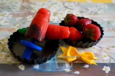 Tangy Berry Swirl Ice Pops: A Refreshing Summer Treat - Plattershare - Recipes, food stories and food lovers Tangy Berry Swirl Ice Pops: A Refreshing Summer Treat - Plattershare - Recipes, food stories and food lovers