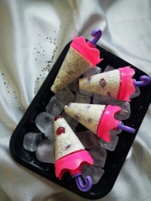 Creamy Coconut Chia Pudding Popsicles with Fresh Fruit - Plattershare - Recipes, food stories and food lovers Creamy Coconut Chia Pudding Popsicles with Fresh Fruit - Plattershare - Recipes, food stories and food lovers