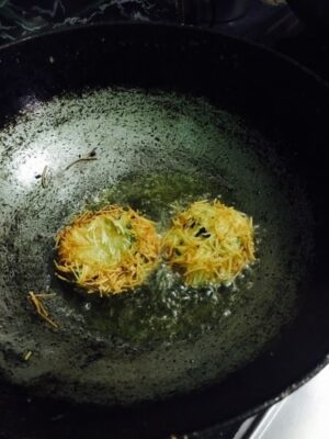 Crispy Potato Nests with Paneer "Eggs": A Fun & Flavorful Indian Snack - Plattershare - Recipes, food stories and food lovers Crispy Potato Nests with Paneer "Eggs": A Fun & Flavorful Indian Snack - Plattershare - Recipes, food stories and food lovers