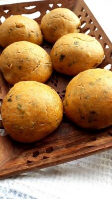 Spicy Potato-Stuffed Whole Wheat Buns (No Knead!) - Plattershare - Recipes, food stories and food lovers Spicy Potato-Stuffed Whole Wheat Buns (No Knead!) - Plattershare - Recipes, food stories and food lovers
