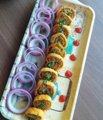 Crispy Samosa Pinwheels: A Flavorful Twist on a Classic - Plattershare - Recipes, food stories and food lovers Crispy Samosa Pinwheels: A Flavorful Twist on a Classic - Plattershare - Recipes, food stories and food lovers