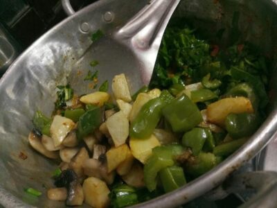Flavorful Palak Mushroom & Potato Sabzi (Spinach, Potato, and Bell Pepper Stir-Fry) - Plattershare - Recipes, food stories and food lovers Flavorful Palak Mushroom & Potato Sabzi (Spinach, Potato, and Bell Pepper Stir-Fry) - Plattershare - Recipes, food stories and food lovers