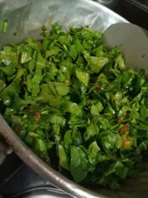 Flavorful Palak Mushroom & Potato Sabzi (Spinach, Potato, and Bell Pepper Stir-Fry) - Plattershare - Recipes, food stories and food lovers Flavorful Palak Mushroom & Potato Sabzi (Spinach, Potato, and Bell Pepper Stir-Fry) - Plattershare - Recipes, food stories and food lovers