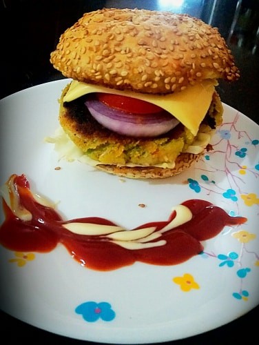 Aloo Tikki Burger - Plattershare - Recipes, food stories and food lovers