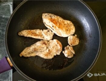 Skillet Chicken With Mustard Sauce - Plattershare - Recipes, food stories and food lovers