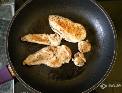 30-Minute Skillet Chicken with Tangy Mustard Sauce - Plattershare - Recipes, food stories and food lovers 30-Minute Skillet Chicken with Tangy Mustard Sauce - Plattershare - Recipes, food stories and food lovers