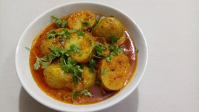 Kashmiri Dum Aloo: Creamy Potato Curry with Aromatic Spices - Plattershare - Recipes, food stories and food lovers Kashmiri Dum Aloo: Creamy Potato Curry with Aromatic Spices - Plattershare - Recipes, food stories and food lovers