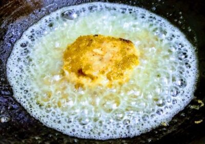 Crispy Potato Chaat with Creamy Jackfruit Seed Sauce: A Flavorful Indian Street Food Snack - Plattershare - Recipes, food stories and food lovers Crispy Potato Chaat with Creamy Jackfruit Seed Sauce: A Flavorful Indian Street Food Snack - Plattershare - Recipes, food stories and food lovers