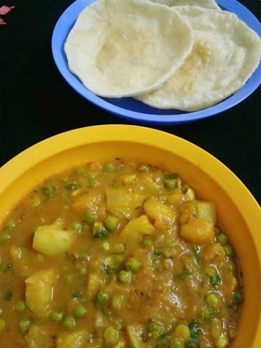 Aloo Matar Sabzi/ Potato Peas Curry - Plattershare - Recipes, Food Stories And Food Enthusiasts