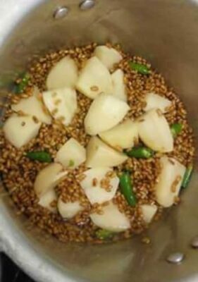 Nourishing Methi Dana Aloo Khichdi: A Warming Fenugreek and Potato Porridge - Plattershare - Recipes, food stories and food lovers Nourishing Methi Dana Aloo Khichdi: A Warming Fenugreek and Potato Porridge - Plattershare - Recipes, food stories and food lovers