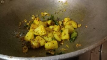 Kanda Batata Poha - Plattershare - Recipes, food stories and food lovers