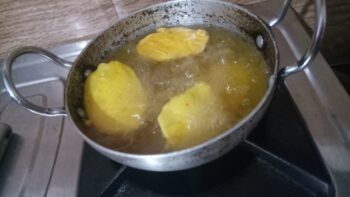 Batata Bhajiya/Aloo Ki Bhajiya - Plattershare - Recipes, food stories and food lovers