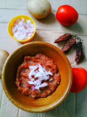Dhone Paataa Guacamole Chaatney (Coriander Chutney Using Avocado) - Plattershare - Recipes, Food Stories And Food Enthusiasts