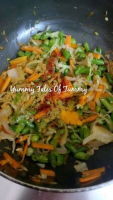 Crispy Jacket Potatoes Stuffed with Aromatic Vegetable Biryani - Plattershare - Recipes, food stories and food lovers Crispy Jacket Potatoes Stuffed with Aromatic Vegetable Biryani - Plattershare - Recipes, food stories and food lovers