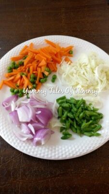 Crispy Jacket Potatoes Stuffed with Aromatic Vegetable Biryani - Plattershare - Recipes, food stories and food lovers Crispy Jacket Potatoes Stuffed with Aromatic Vegetable Biryani - Plattershare - Recipes, food stories and food lovers