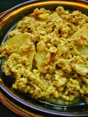 Potato Scrambled Egg Curry - Plattershare - Recipes, food stories and food enthusiasts